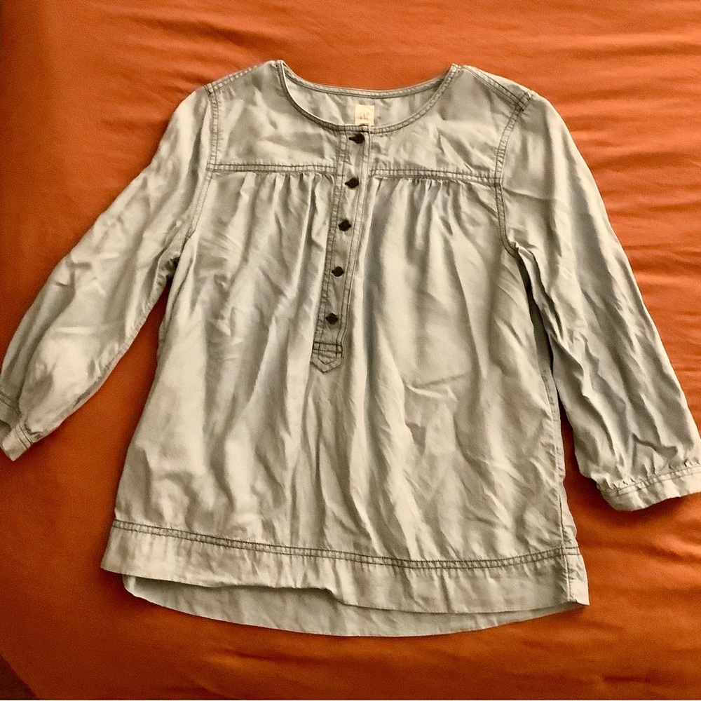 Gap Women’s 3/4 sleeve denim blouse Size M
